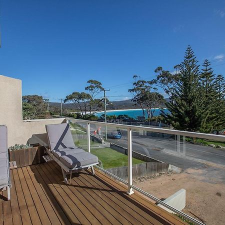 Quarterdeck Apartment Binalong Bay Extérieur photo