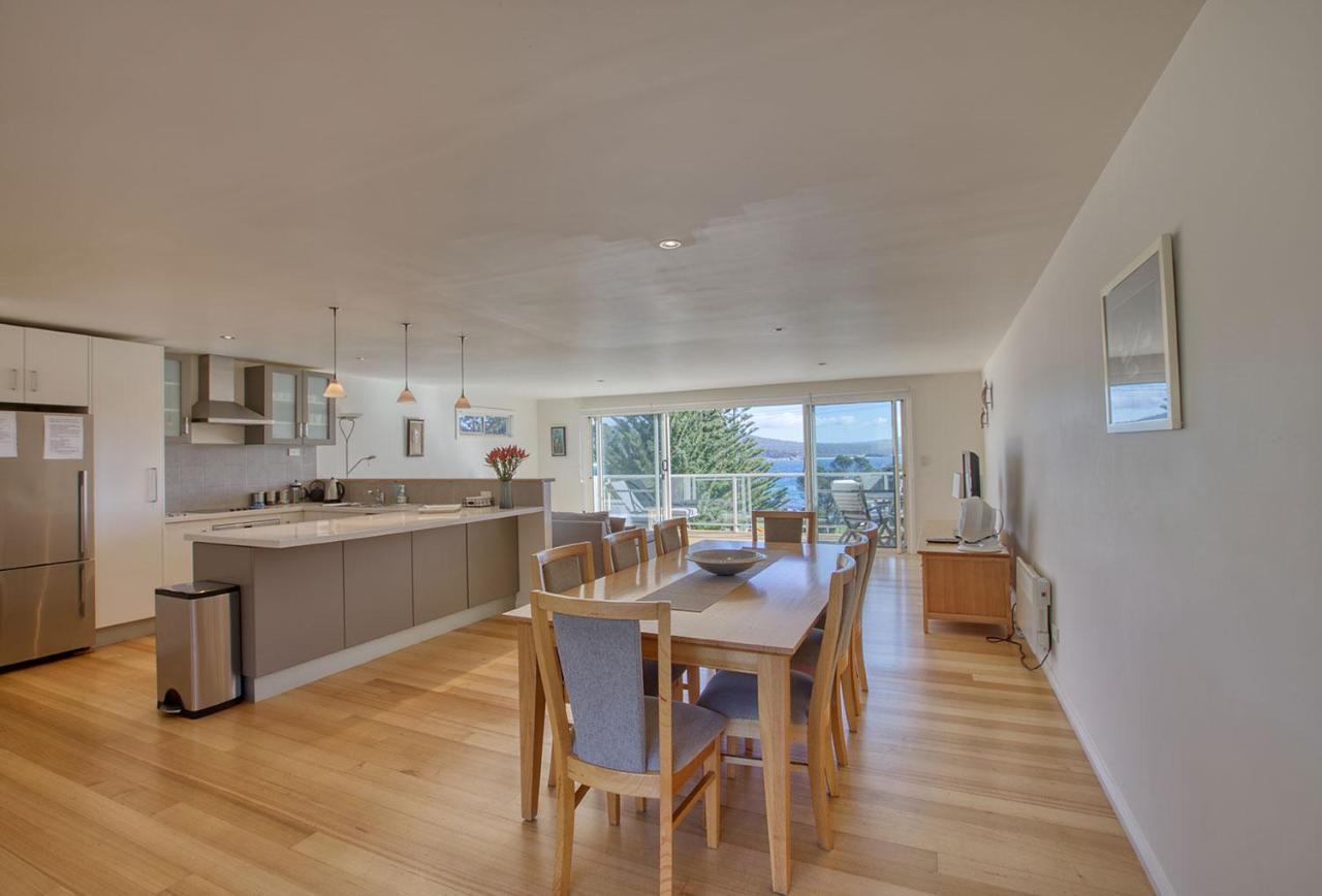 Quarterdeck Apartment Binalong Bay Extérieur photo