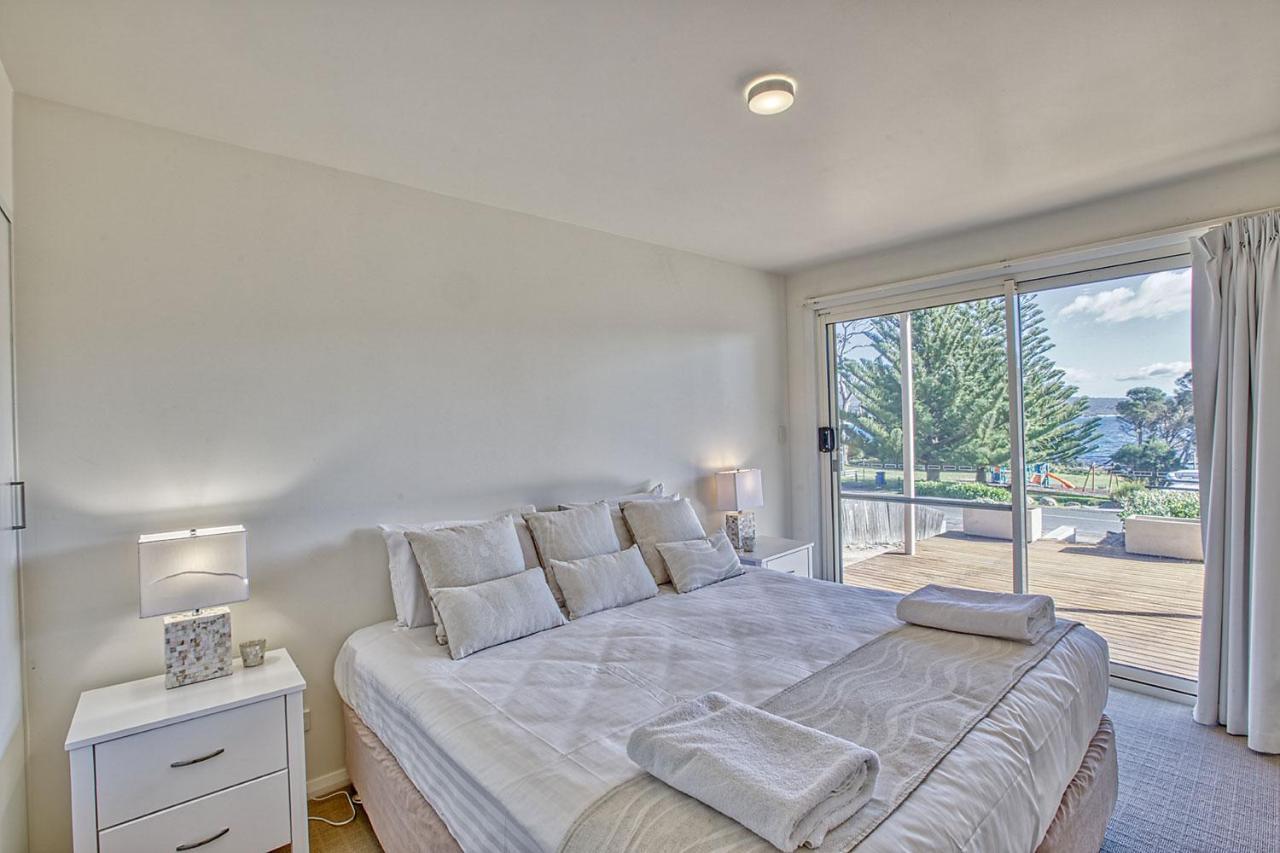 Quarterdeck Apartment Binalong Bay Extérieur photo