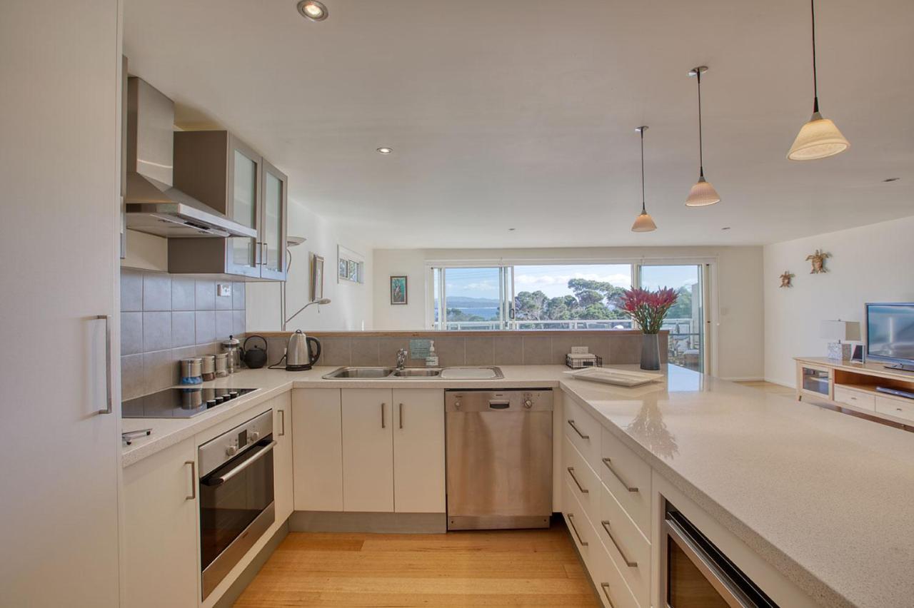 Quarterdeck Apartment Binalong Bay Extérieur photo