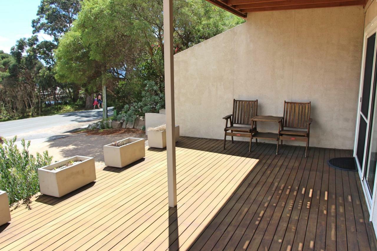 Quarterdeck Apartment Binalong Bay Extérieur photo