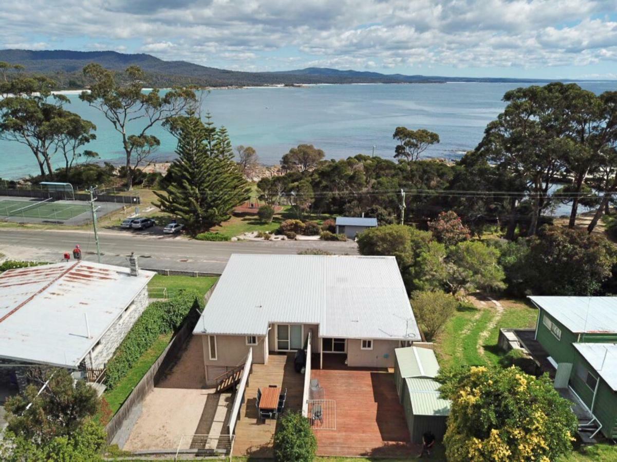 Quarterdeck Apartment Binalong Bay Extérieur photo
